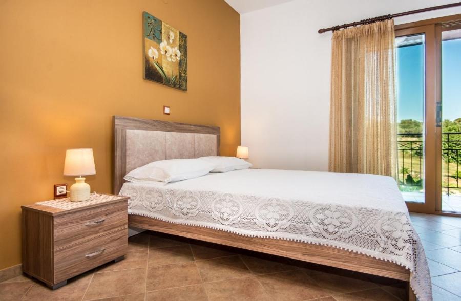 Villa Irida Afrato Екстер'єр фото