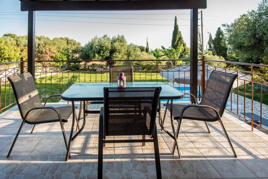 Villa Irida Afrato Екстер'єр фото